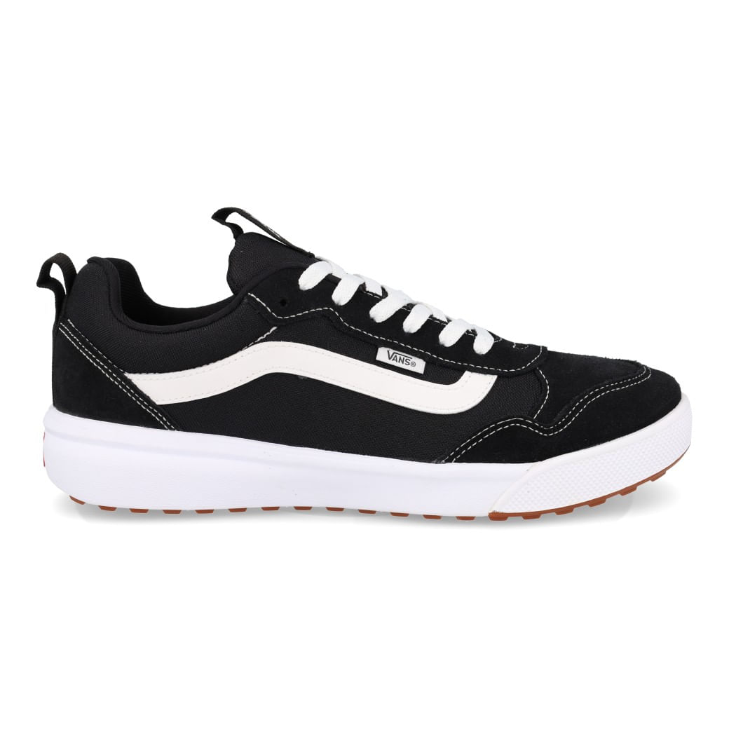 Tênis Vans Range EXP masculino preto com listra branca lateral, cadarços brancos e solado branco em fundo branco